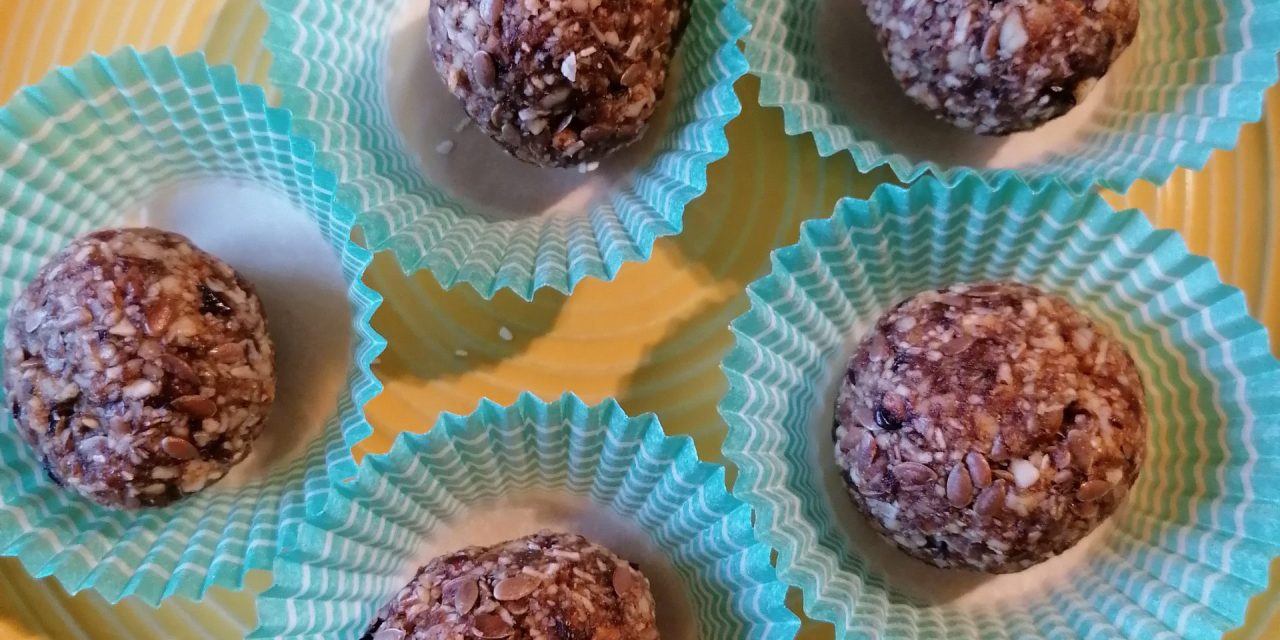 Praline Raw di Mandorle e Frutta secca dolce